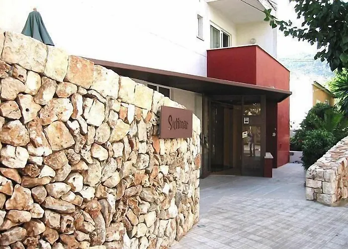 苏提玛蕾斯丹西娅酒店 3*