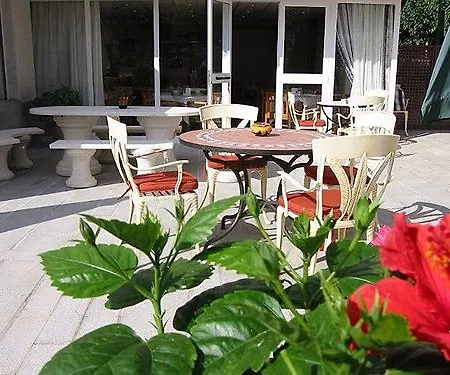 Residencia Sutimar Гостьовий будинок 3*