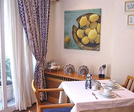 Residencia Sutimar Гостьовий будинок 3*